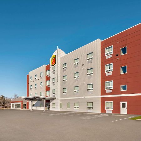 Hotel Super 8 By Wyndham Thompson Exteriér fotografie