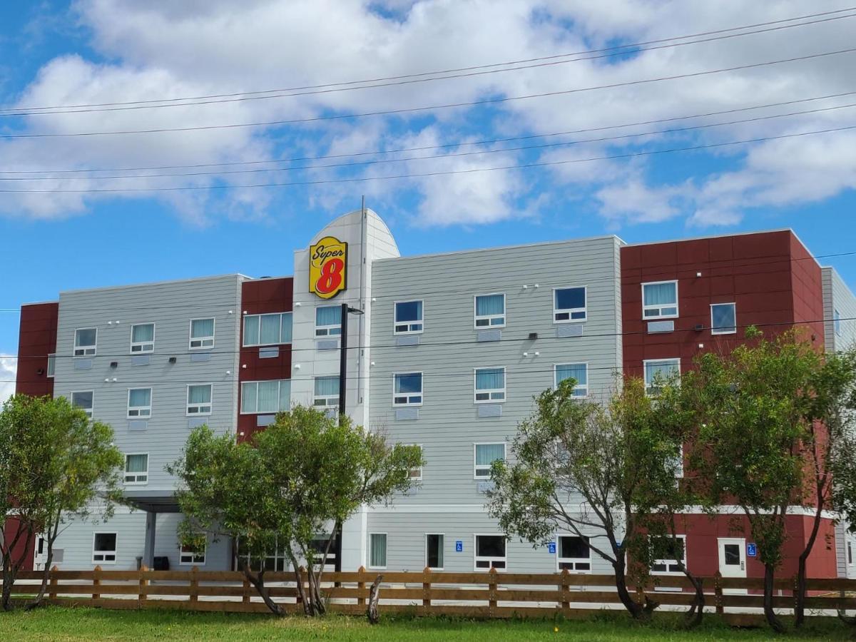 Hotel Super 8 By Wyndham Thompson Exteriér fotografie