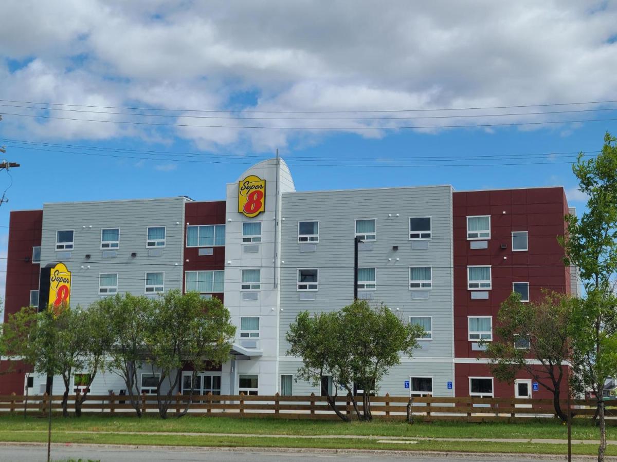 Hotel Super 8 By Wyndham Thompson Exteriér fotografie