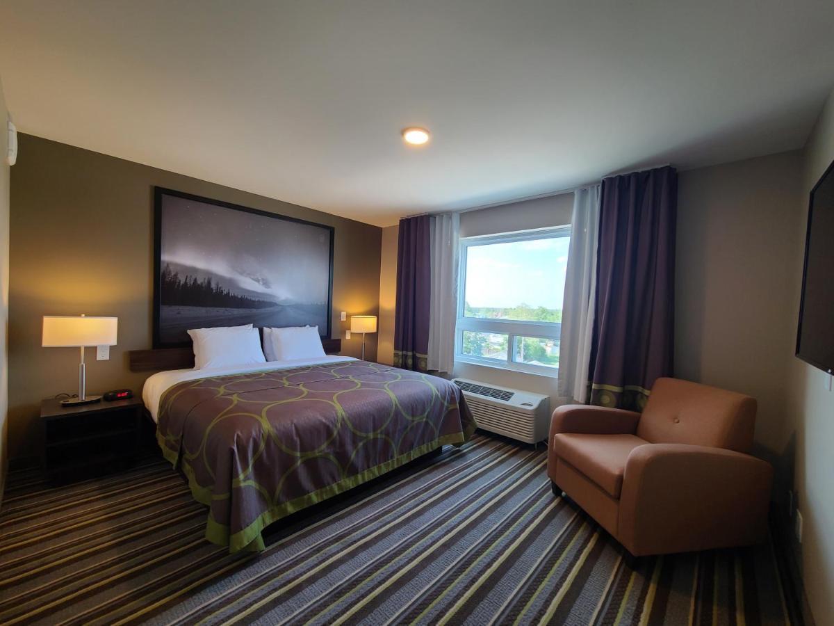Hotel Super 8 By Wyndham Thompson Exteriér fotografie