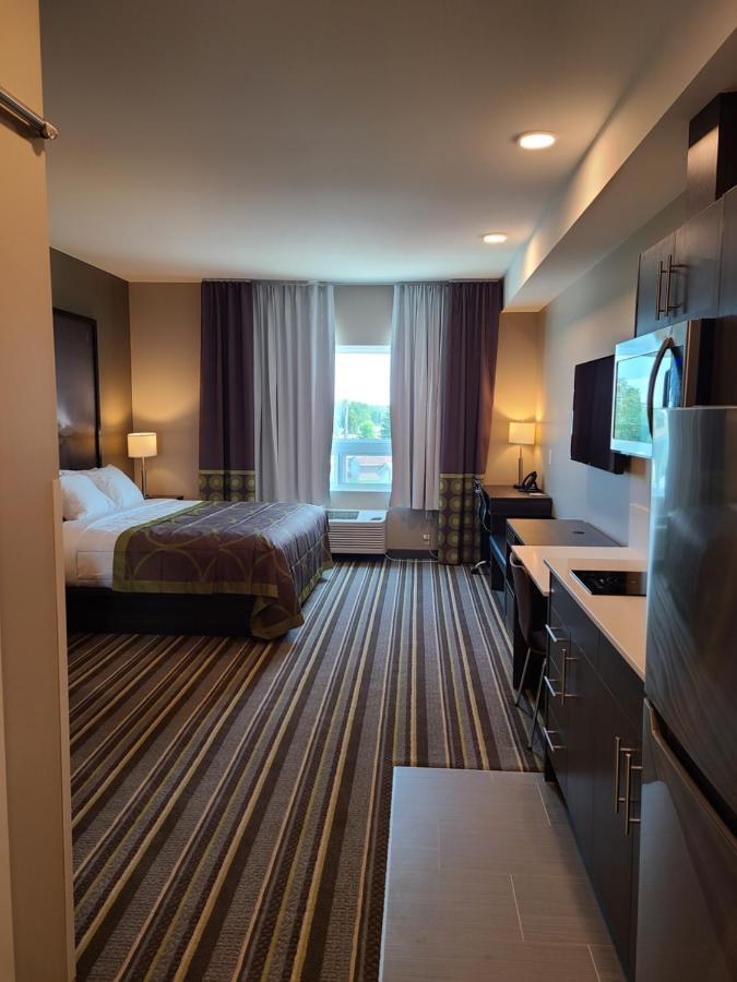 Hotel Super 8 By Wyndham Thompson Exteriér fotografie
