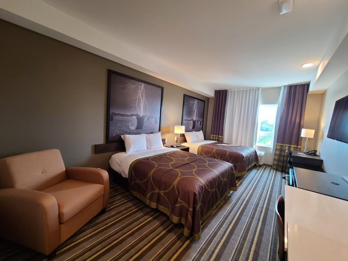 Hotel Super 8 By Wyndham Thompson Exteriér fotografie