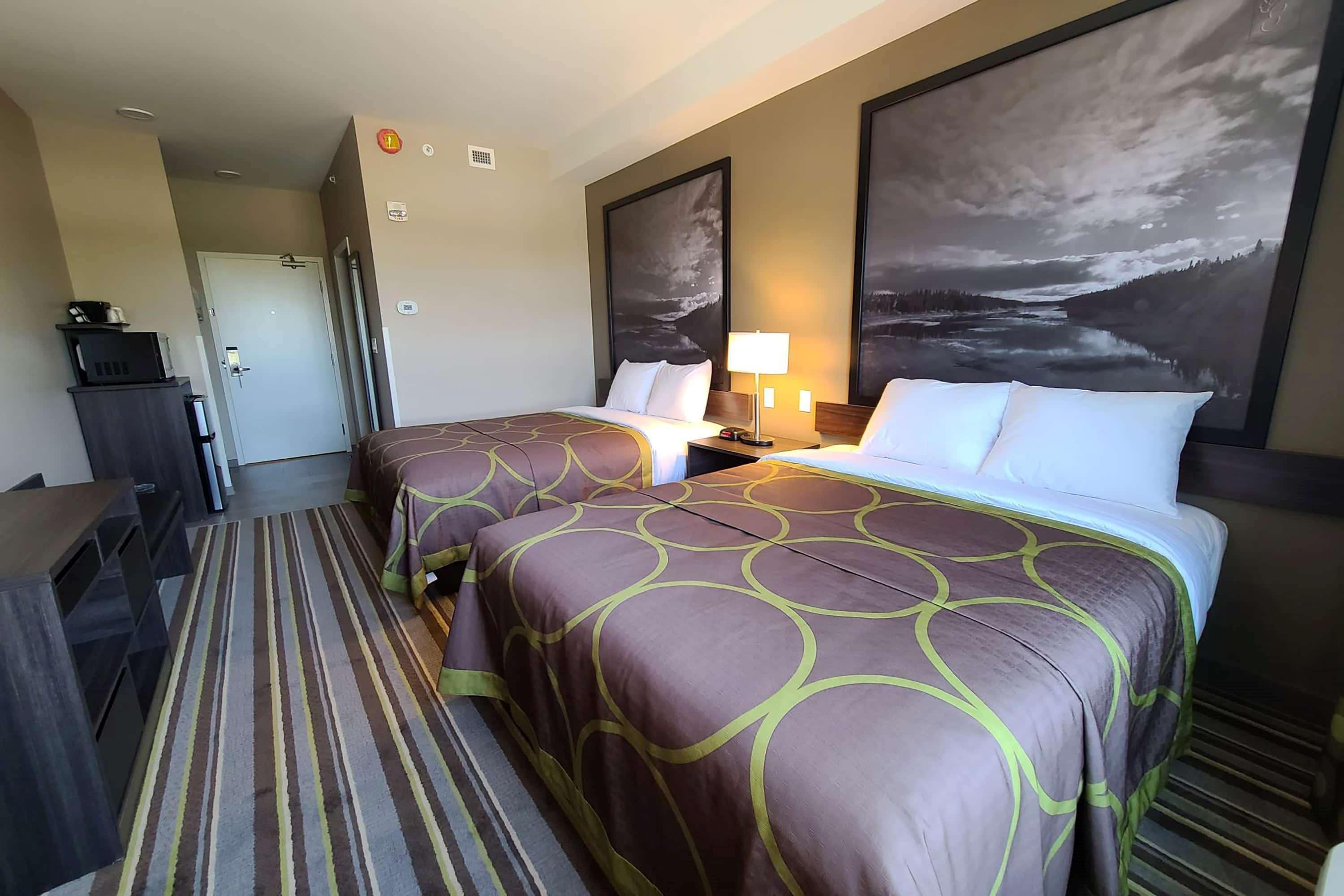 Hotel Super 8 By Wyndham Thompson Exteriér fotografie