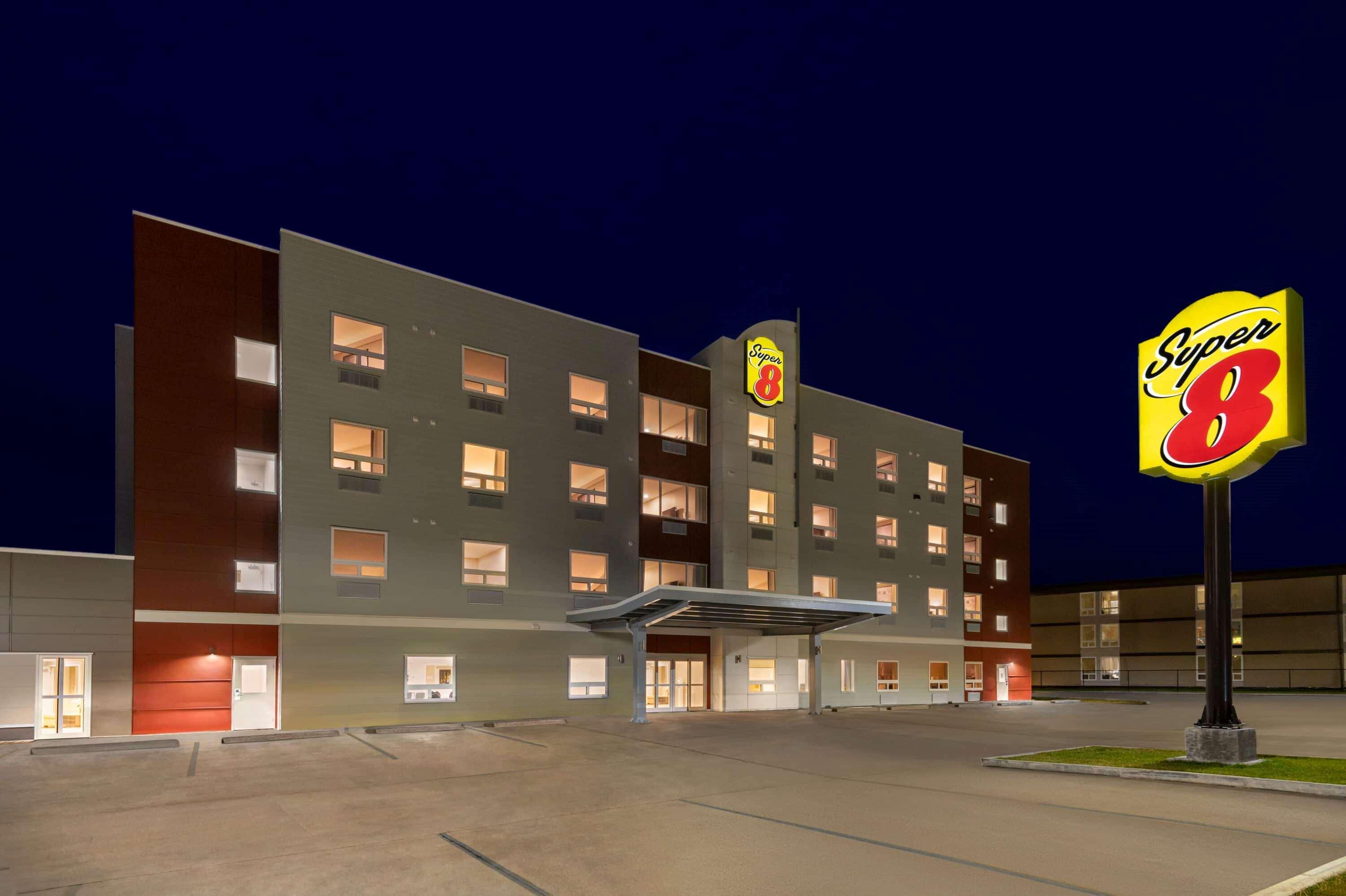 Hotel Super 8 By Wyndham Thompson Exteriér fotografie