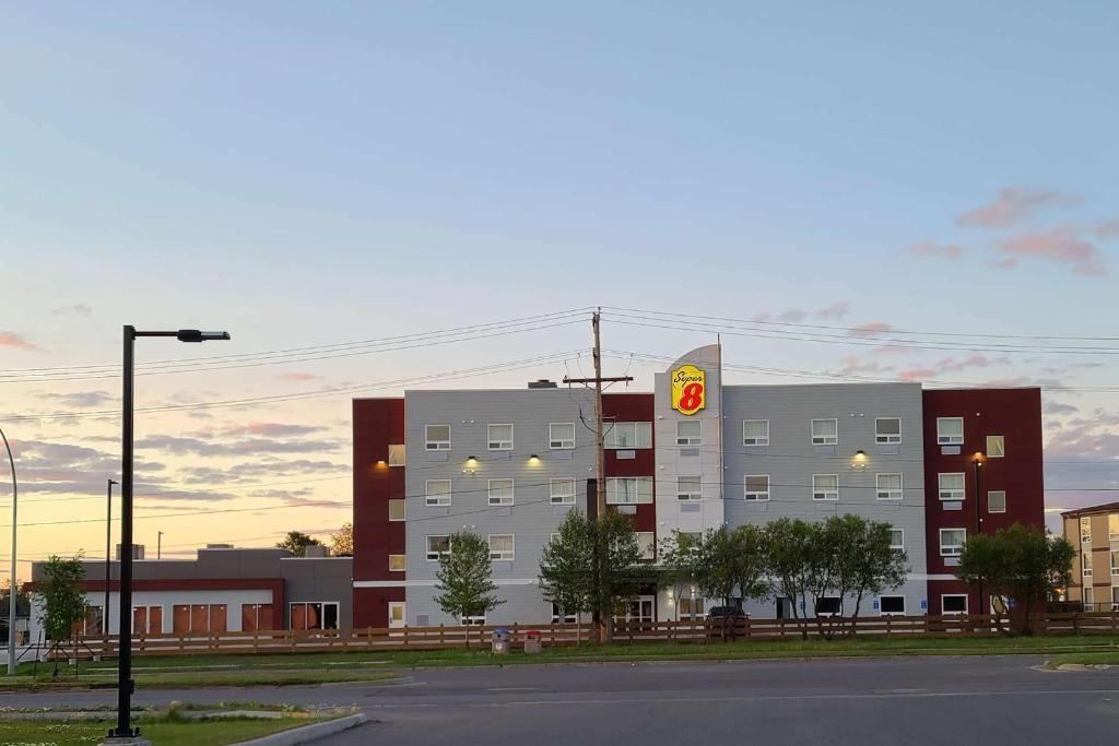 Hotel Super 8 By Wyndham Thompson Exteriér fotografie