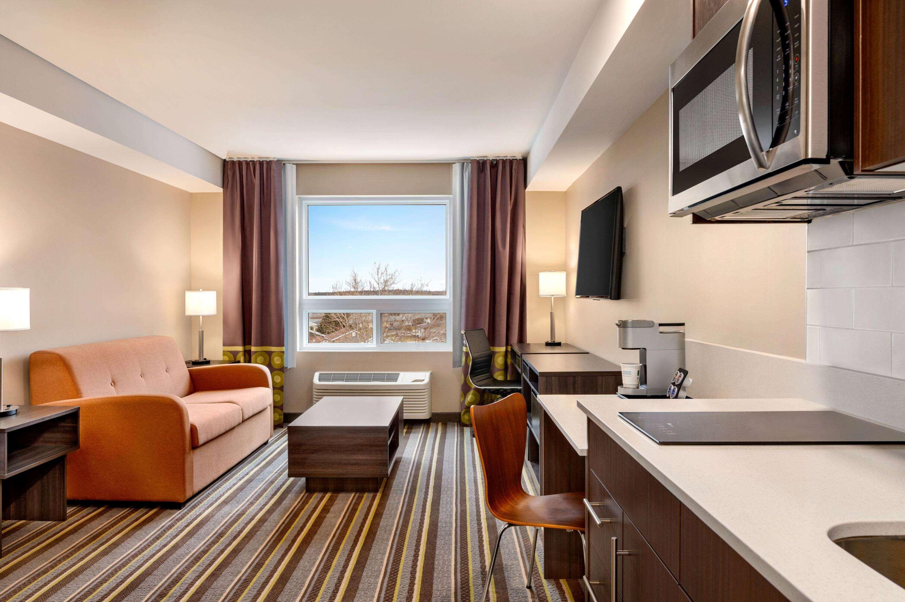 Hotel Super 8 By Wyndham Thompson Exteriér fotografie